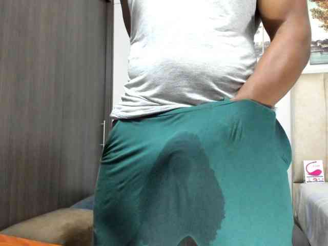 Roccoblack24cm Live Webcam on BongaCams