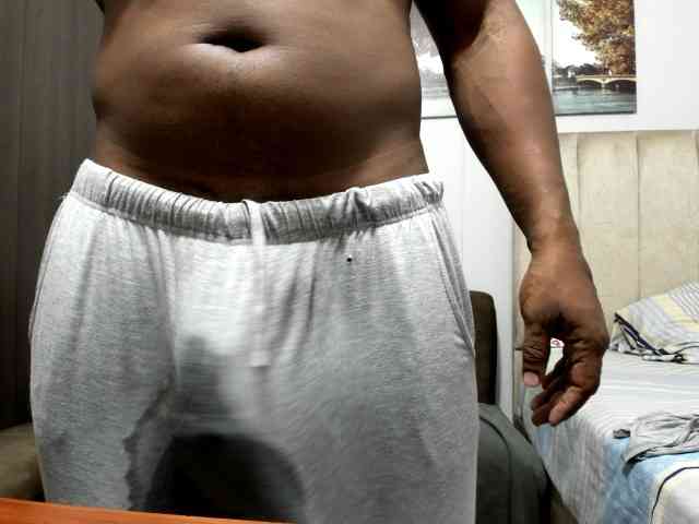 Roccoblack24cm Live Webcam on BongaCams