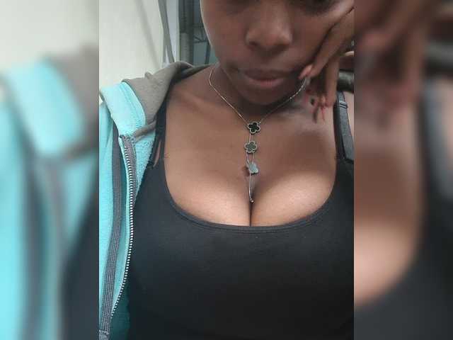 ShaazzyM live cam on BongaCams