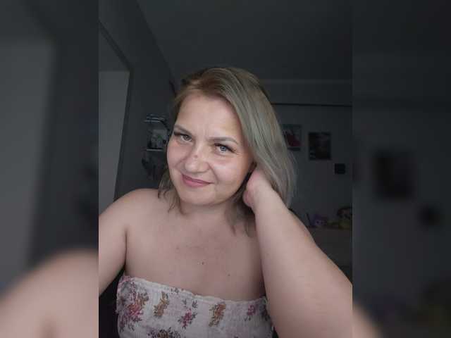 CosandraMix live cam on BongaCams