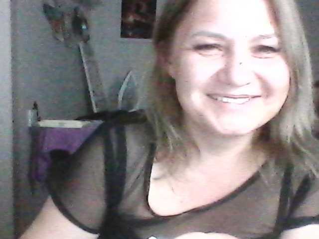 CosandraMix live cam on BongaCams