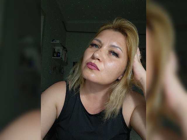 CosandraMix live cam on BongaCams