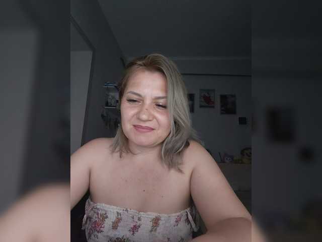 CosandraMix live cam on BongaCams