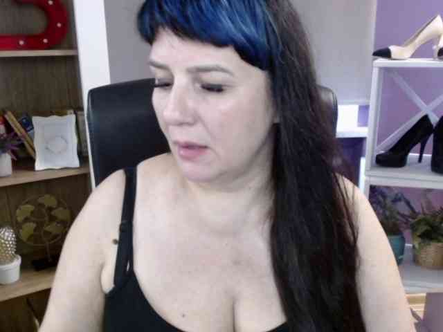 Model: velvetgloria