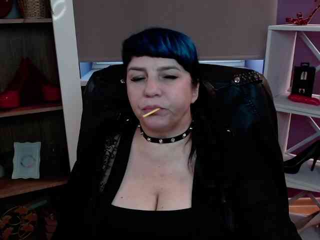 Model: velvetgloria