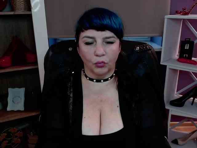 Model: velvetgloria