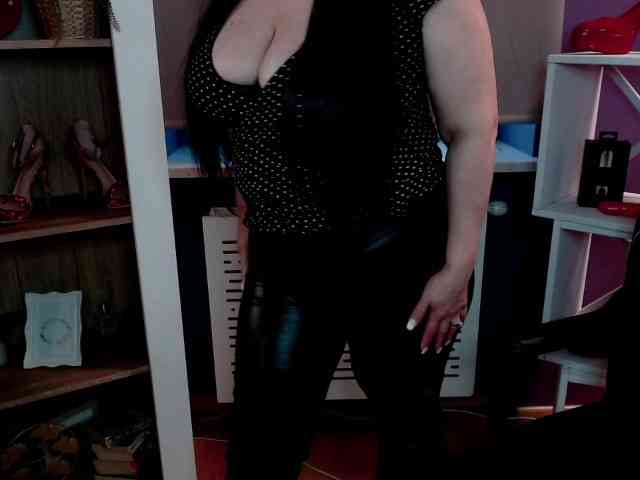 Model: velvetgloria