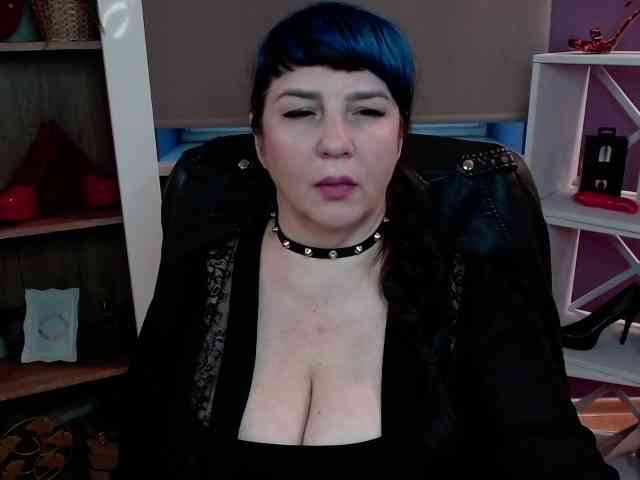 Model: velvetgloria