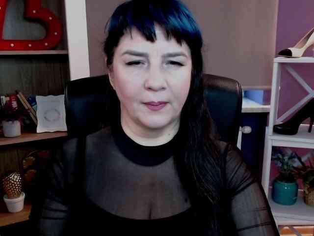 Model: velvetgloria