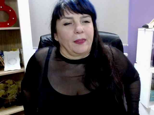 Model: velvetgloria