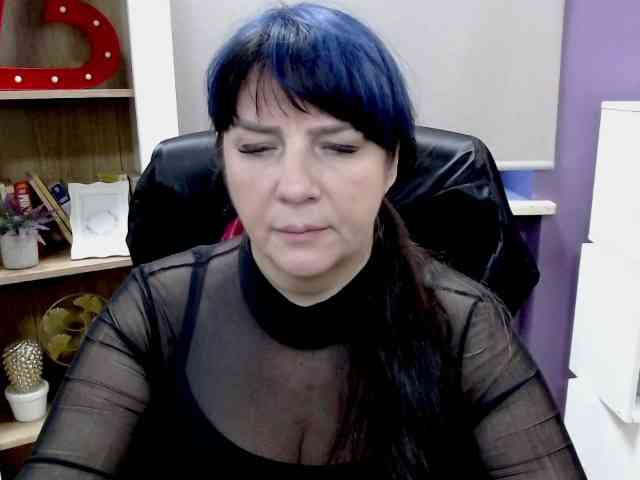 Model: velvetgloria