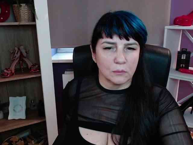 Model: velvetgloria