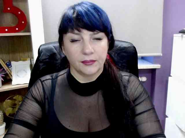 Model: velvetgloria