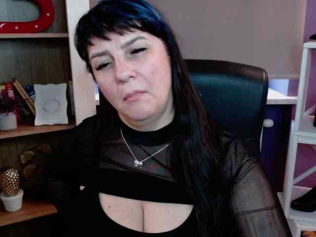 Model: velvetgloria