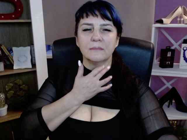 Model: velvetgloria