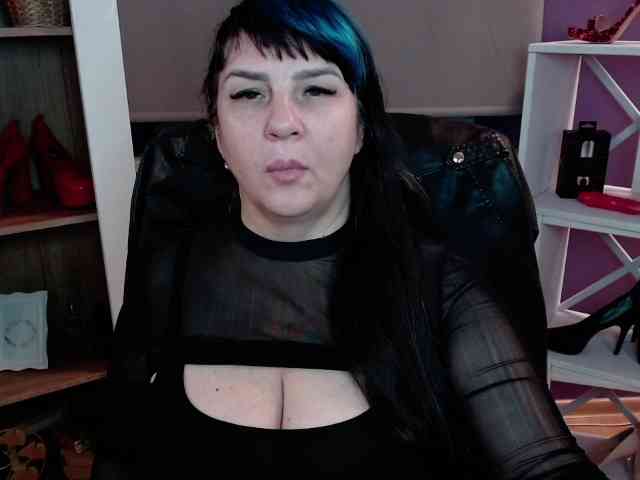 Model: velvetgloria