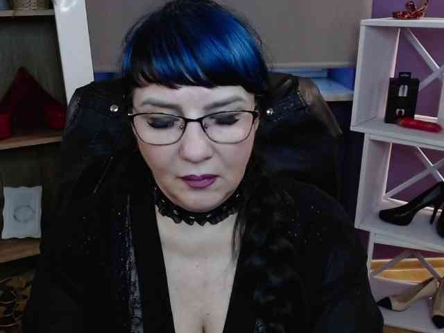 Model: velvetgloria