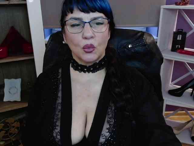 Model: velvetgloria