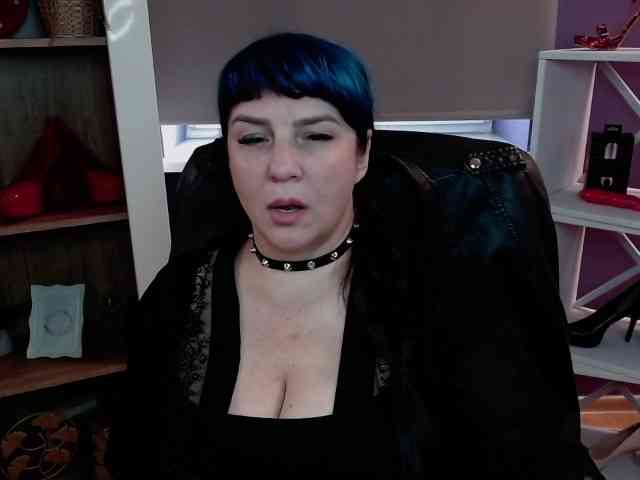 Model: velvetgloria