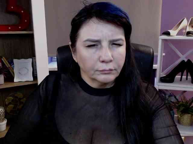 Model: velvetgloria