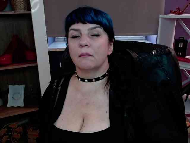 Model: velvetgloria