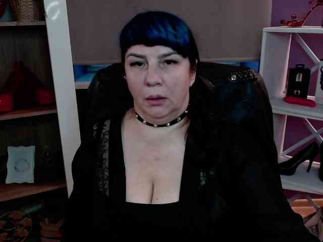 Model: velvetgloria