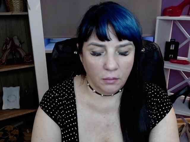 Model: velvetgloria