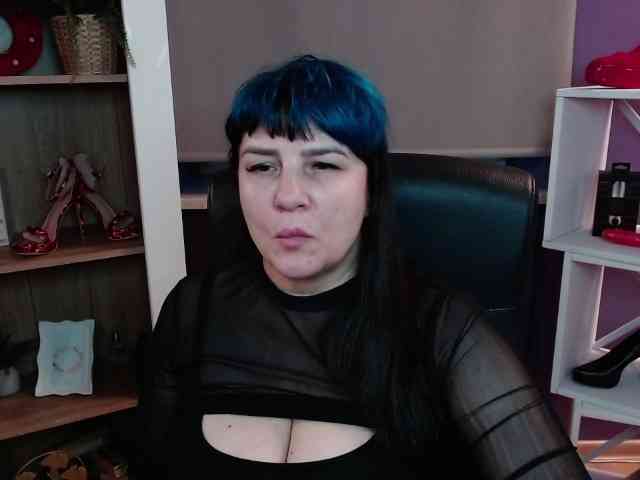Model: velvetgloria