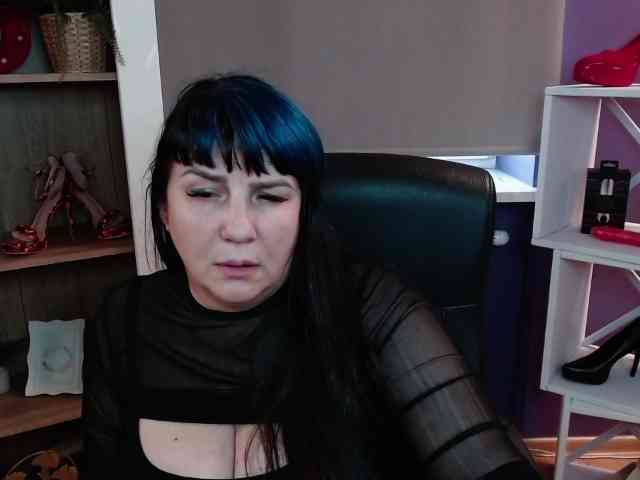 Model: velvetgloria