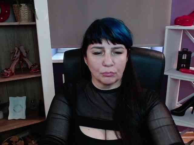 Model: velvetgloria