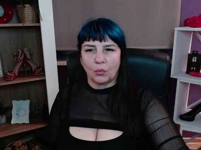 Model: velvetgloria