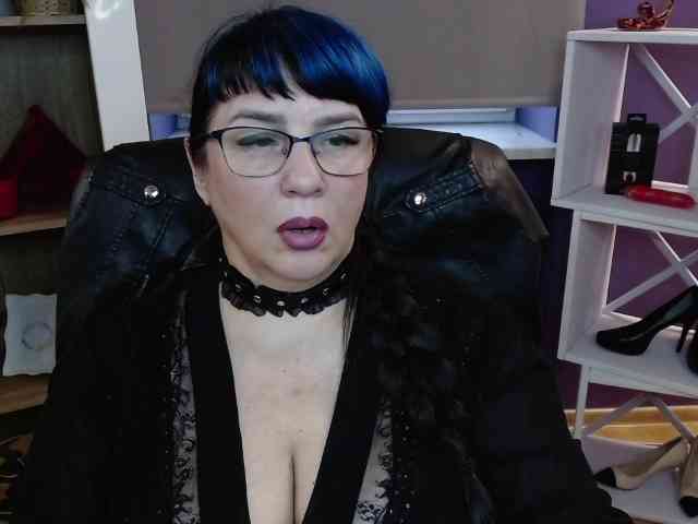 Model: velvetgloria