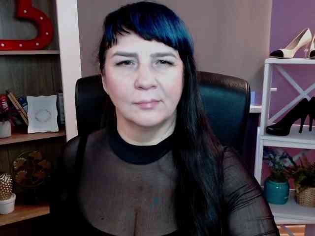 Model: velvetgloria