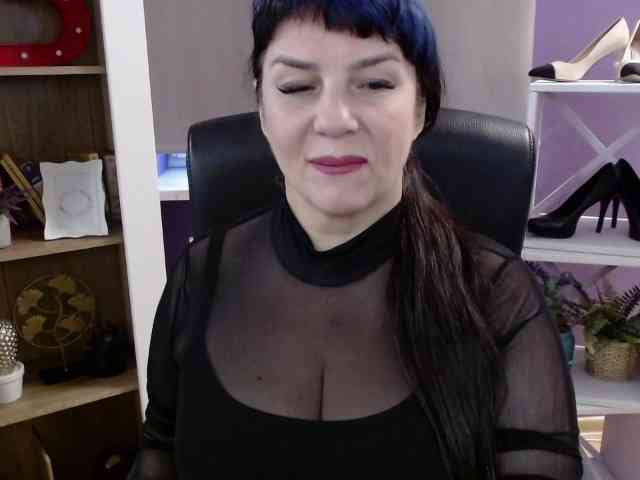 Model: velvetgloria