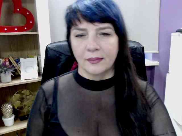 Model: velvetgloria