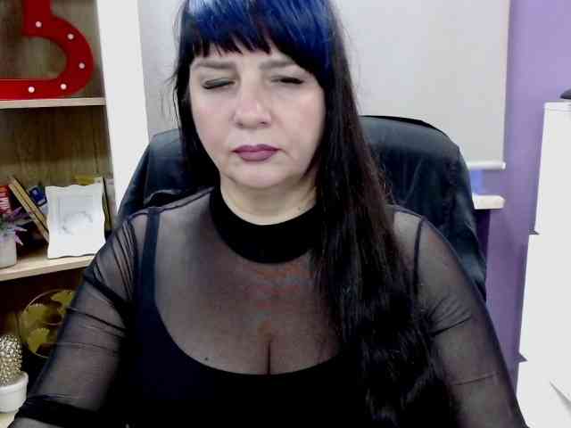 Model: velvetgloria