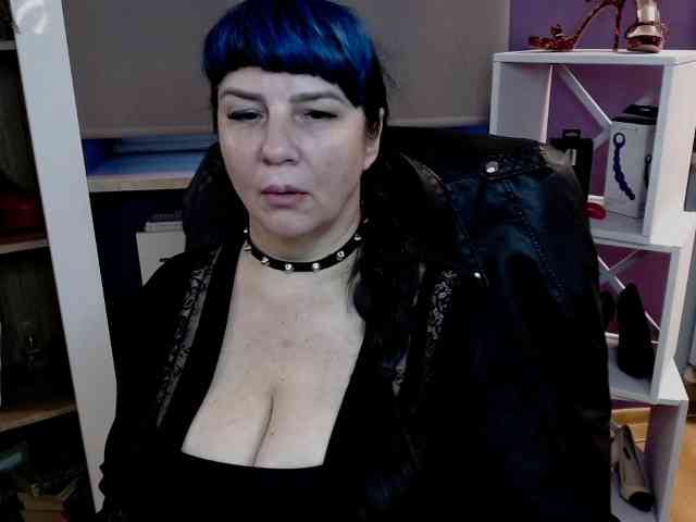 Model: velvetgloria