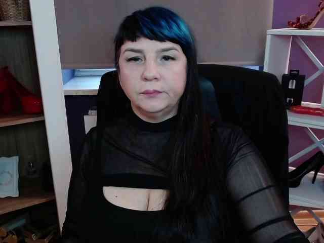 Model: velvetgloria