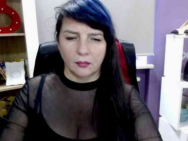 Model: velvetgloria