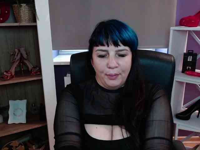 Model: velvetgloria