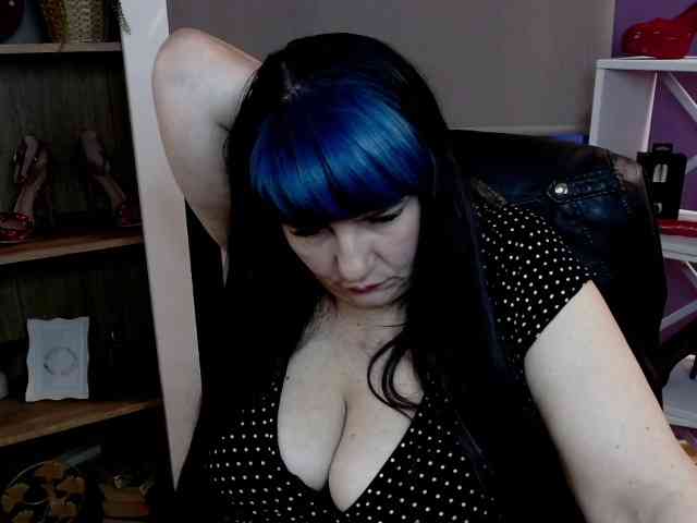 Model: velvetgloria