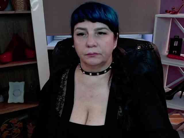 Model: velvetgloria