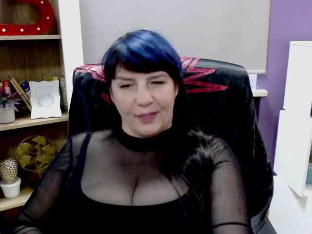 Model: velvetgloria