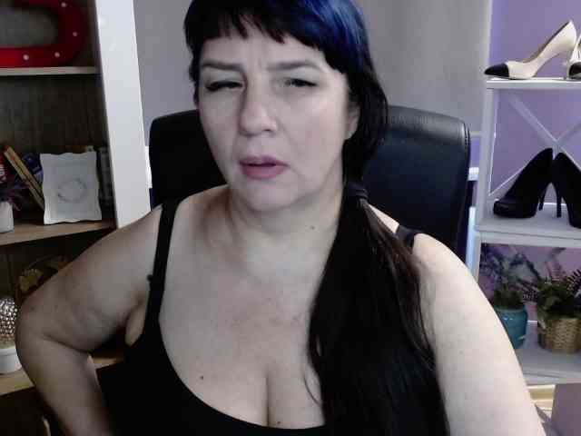 Model: velvetgloria