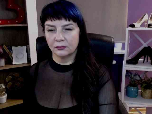 Model: velvetgloria
