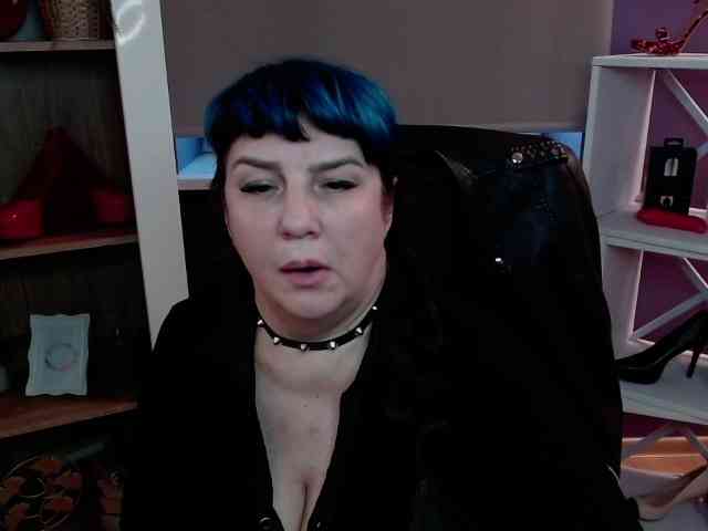 Model: velvetgloria