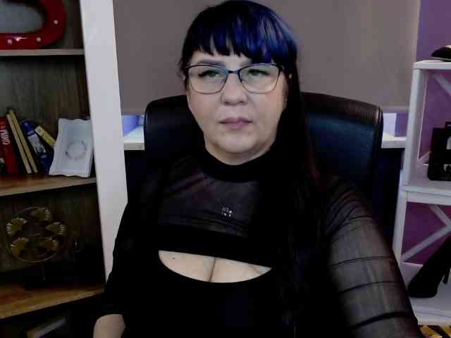 Model: velvetgloria