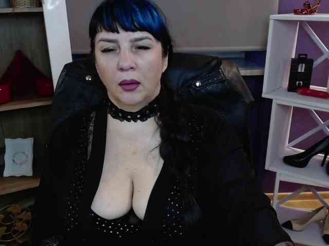 Model: velvetgloria