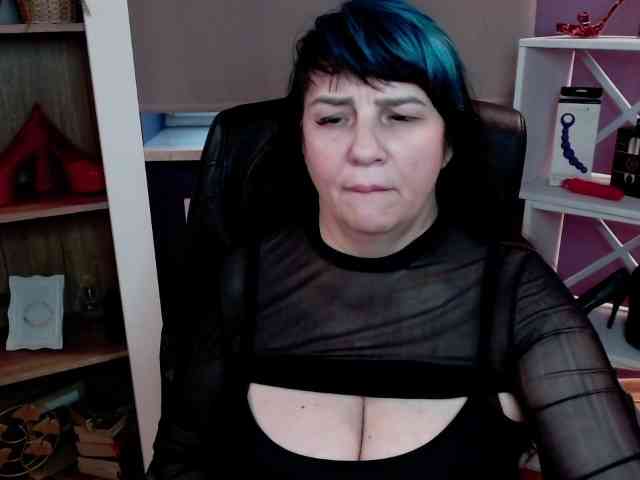 Model: velvetgloria