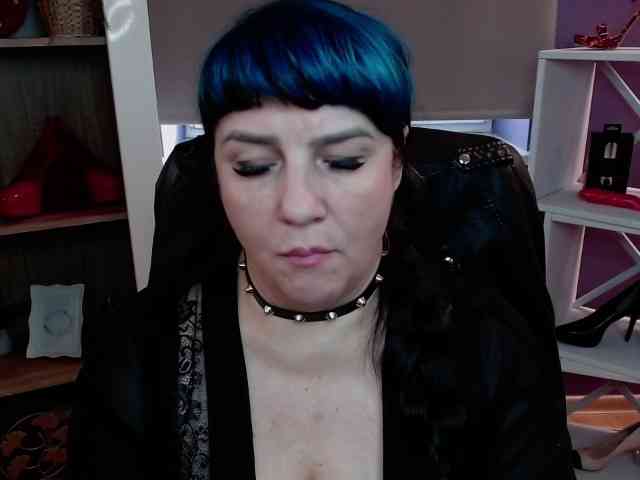Model: velvetgloria